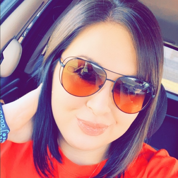 Meet your Posher, Emily - Picture 1 of 1